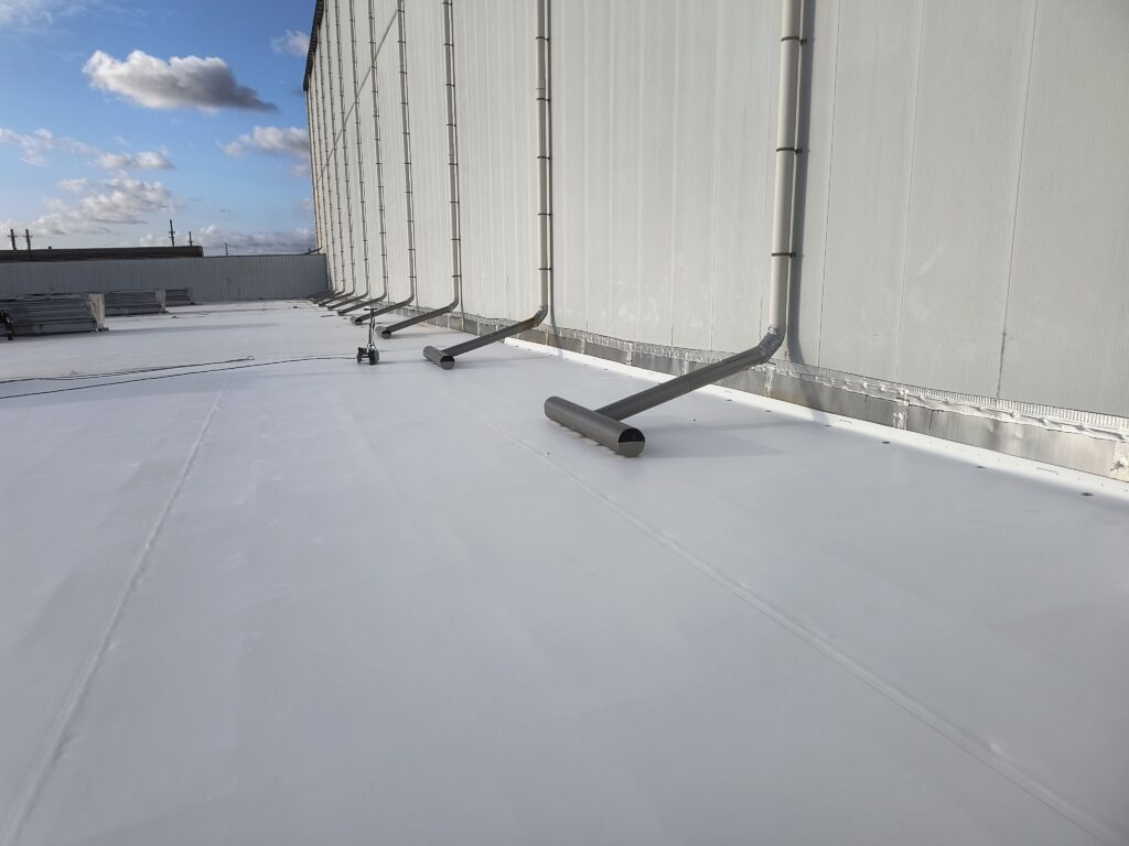 Obra Alpek - Ipojuca_PE - Retrofit - Sistema PIR +TPO instalado (06)