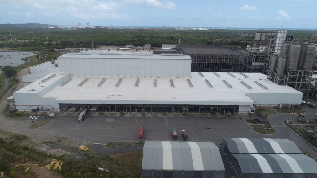 Obra Alpek - Ipojuca_PE- Vista completa do processo de instalação PIR+TPO (02)