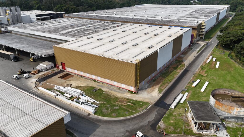 Obra COCA COLA ANDINA_Duque de Caxias_RJ - Visão geral da cobertura (04)