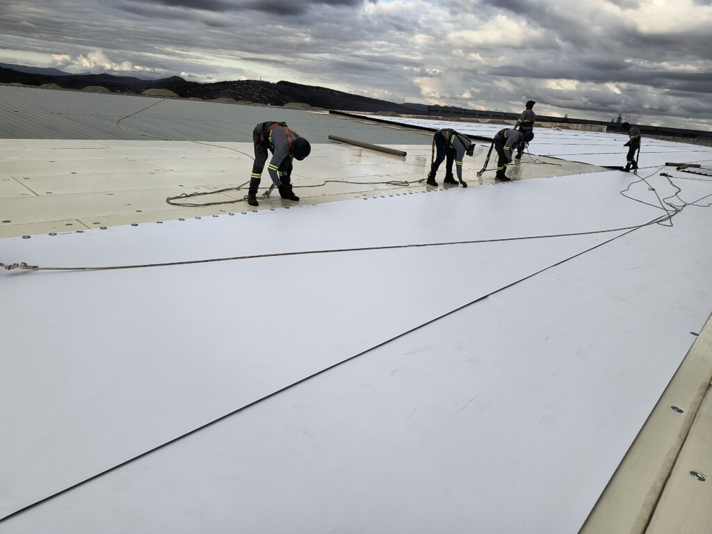 Obra Coca-Cola Femsa - Itabirito_MG - Instalação sistema PIR+TPO (13)