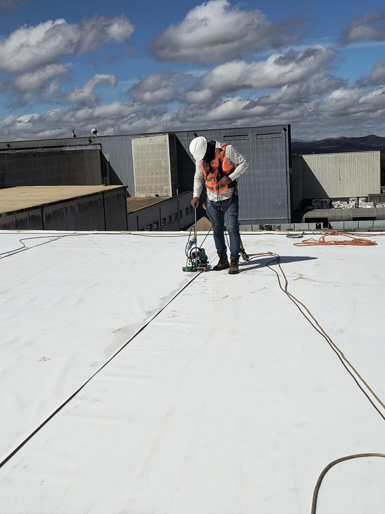 Obra Coca-Cola Femsa - Itabirito_MG - Termosolda da Membrana TPO (08)